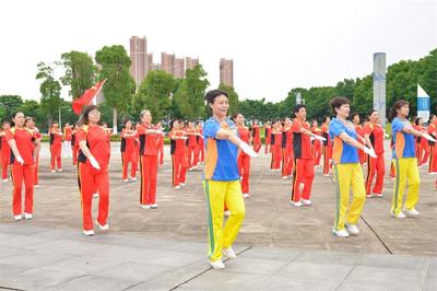 荆州市全民健身展演圆满举行，十余支舞蹈团队共展体育舞蹈风采